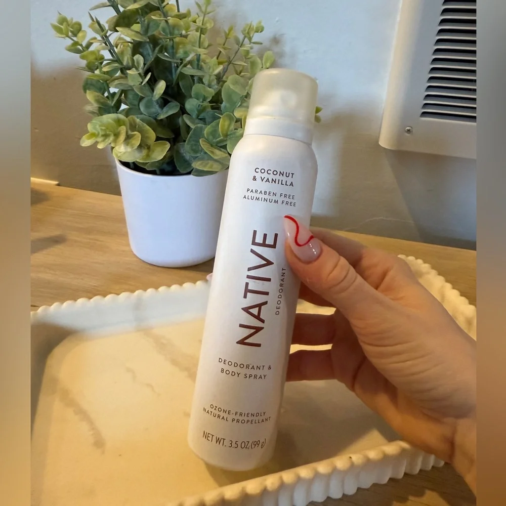 Native Coconut & Vanilla Deodorant Body Spray - White with Gold Cap
